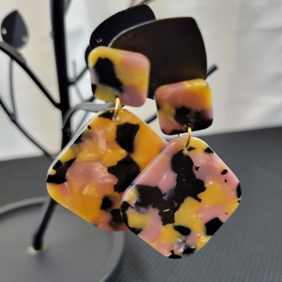 Shades of Soft Pink/Mustard/Black Acrylic Tortoise Earrings (#E15) - Picture 1 of 3